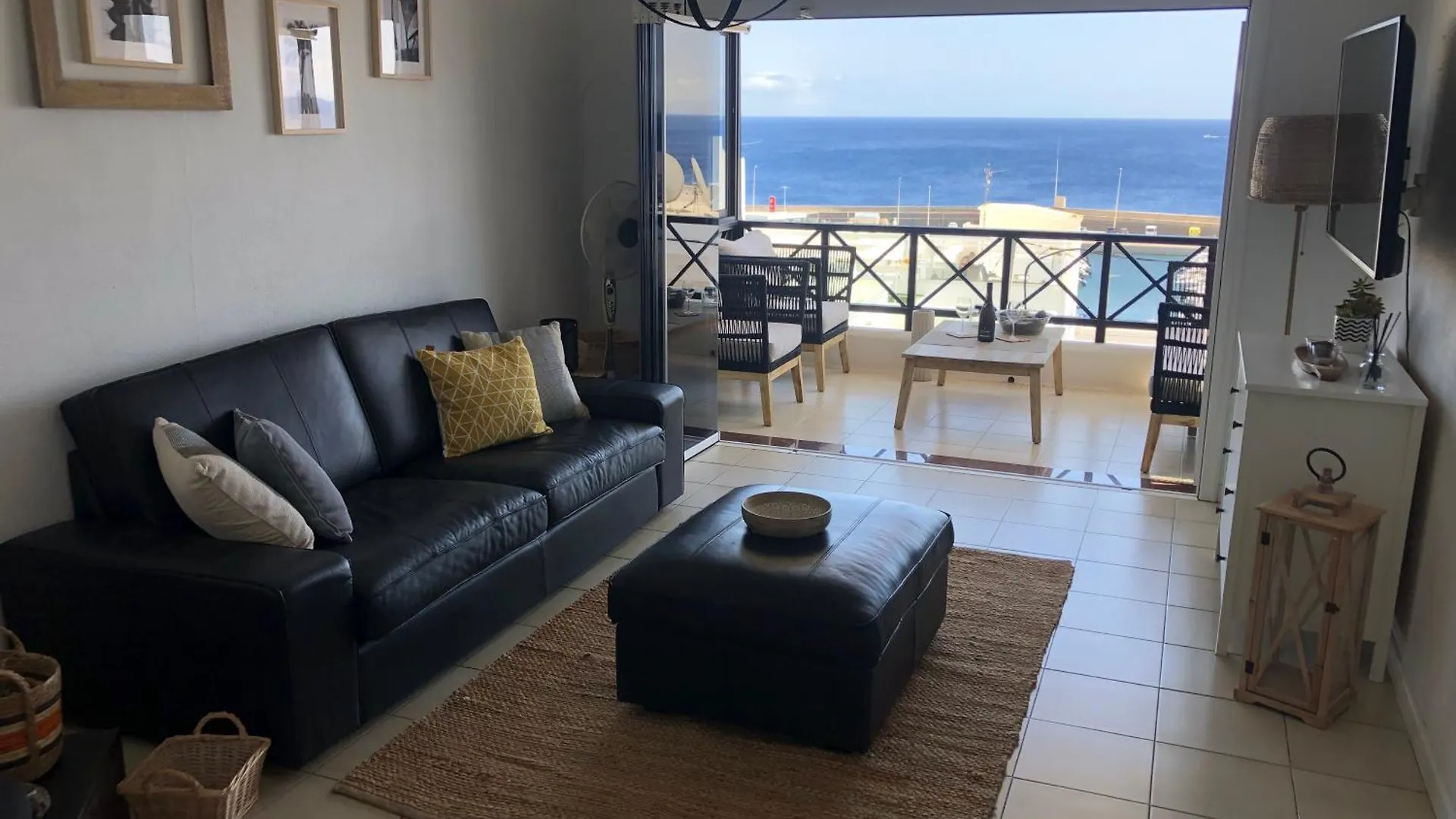 The Blue Dragon Apartment By The Port Puerto del Carmen  0*, Puerto del Carmen (Lanzarote)